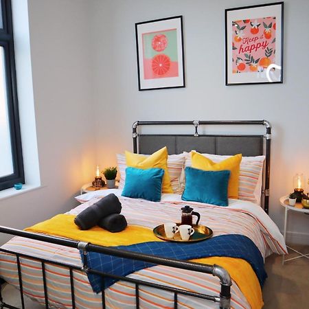Trendy Urban Industrial Apartment - Great Location - Parking - Fast Wifi - Smart Tv - Beautiful 2 Double Bedroom Apartment Sleeps Up To 4! Bornemouth Extérieur photo
