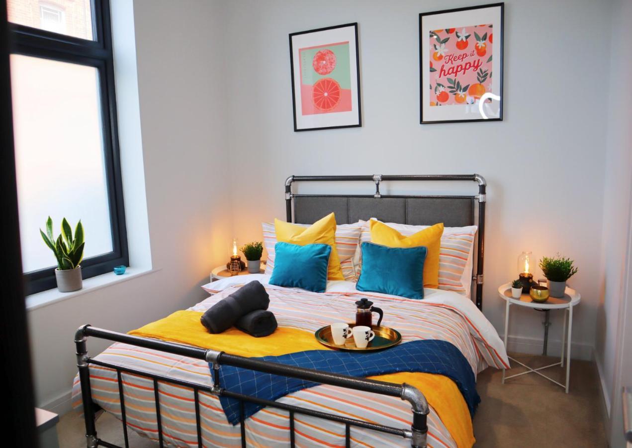 Trendy Urban Industrial Apartment - Great Location - Parking - Fast Wifi - Smart Tv - Beautiful 2 Double Bedroom Apartment Sleeps Up To 4! Bornemouth Extérieur photo