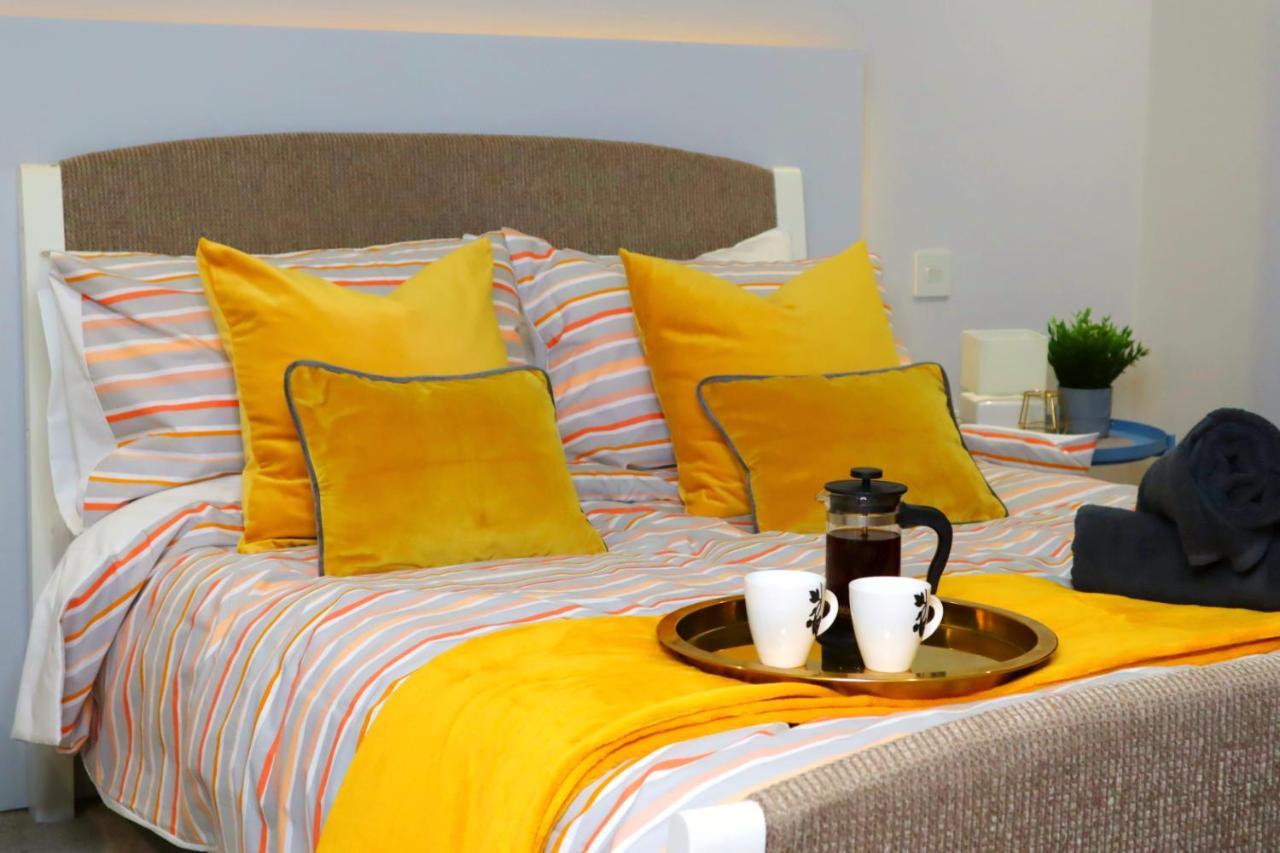 Trendy Urban Industrial Apartment - Great Location - Parking - Fast Wifi - Smart Tv - Beautiful 2 Double Bedroom Apartment Sleeps Up To 4! Bornemouth Extérieur photo