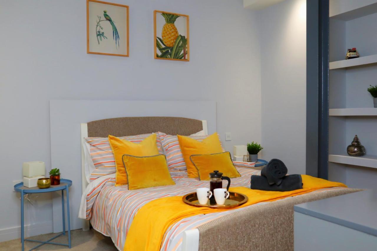 Trendy Urban Industrial Apartment - Great Location - Parking - Fast Wifi - Smart Tv - Beautiful 2 Double Bedroom Apartment Sleeps Up To 4! Bornemouth Extérieur photo